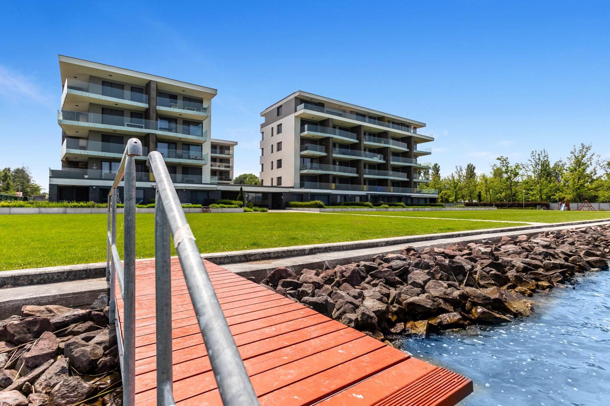 Lake Side Luxury Steps To The Lake Lela - Happy Rentals بالاتوليلّي المظهر الخارجي الصورة